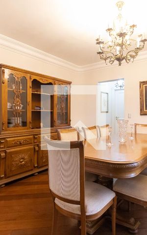 Apartamento à venda com 220m², 4 quartos e 3 vagas Apartamento à venda com 220m², 4 quartos e 3 vagasSala
