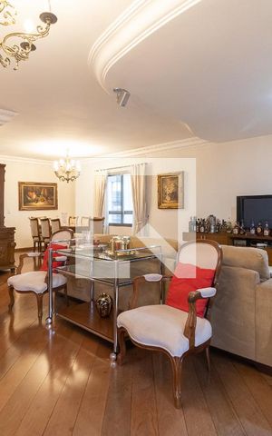 Apartamento à venda com 220m², 4 quartos e 3 vagas Apartamento à venda com 220m², 4 quartos e 3 vagasSala