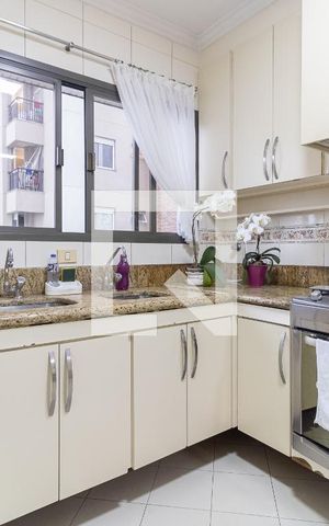 Apartamento à venda com 220m², 4 quartos e 3 vagas Apartamento à venda com 220m², 4 quartos e 3 vagasCozinha