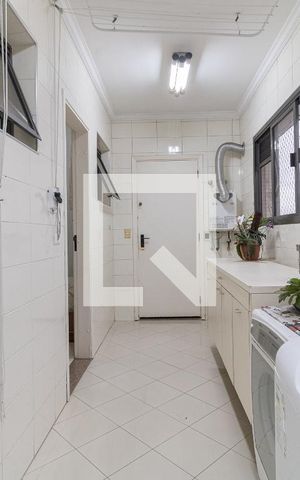 Apartamento à venda com 220m², 4 quartos e 3 vagas Apartamento à venda com 220m², 4 quartos e 3 vagasLavanderia