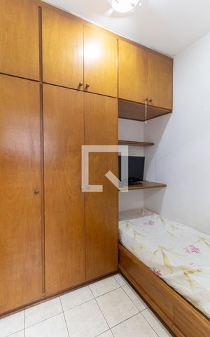 Apartamento à venda com 220m², 4 quartos e 3 vagas Apartamento à venda com 220m², 4 quartos e 3 vagasQuarto de Serviço