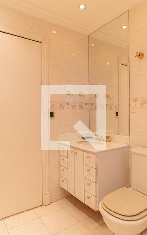Apartamento à venda com 220m², 4 quartos e 3 vagas Apartamento à venda com 220m², 4 quartos e 3 vagasBanheiro da Suíte 2