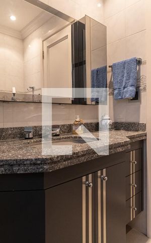 Apartamento à venda com 220m², 4 quartos e 3 vagas Apartamento à venda com 220m², 4 quartos e 3 vagasBanheiro da Suíte 3