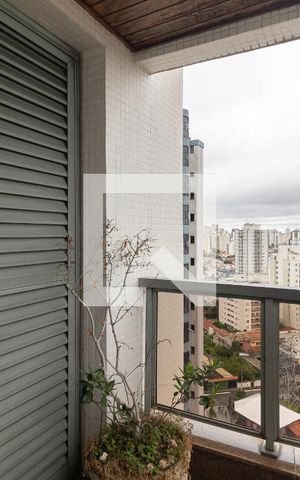 Apartamento à venda com 220m², 4 quartos e 3 vagas Apartamento à venda com 220m², 4 quartos e 3 vagasVaranda da Suíte 1