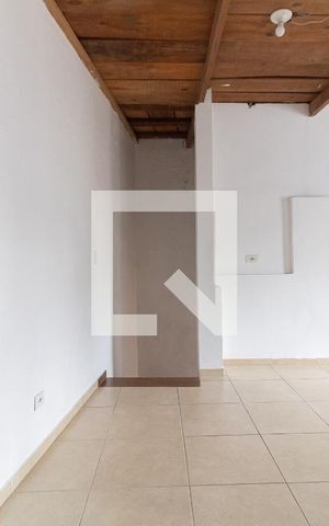 Casa para alugar com 40m², 1 quarto e sem vaga Casa para alugar com 40m², 1 quarto e sem vagaSala