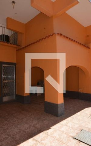 Casa de condomínio à venda com 300m², 5 quartos e 5 vagasCasa Anexa