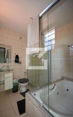 Casa de condomínio à venda com 300m², 5 quartos e 5 vagasBanheiro da suite 2