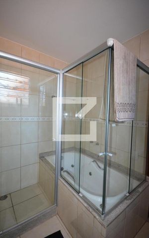 Casa de condomínio à venda com 300m², 5 quartos e 5 vagasBanheiro da suite 2