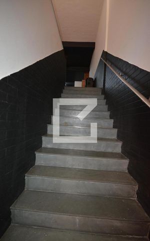 Casa de condomínio à venda com 300m², 5 quartos e 5 vagasEscada