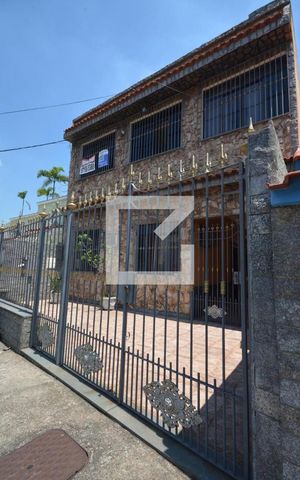 Casa de condomínio à venda com 300m², 5 quartos e 5 vagasFachada