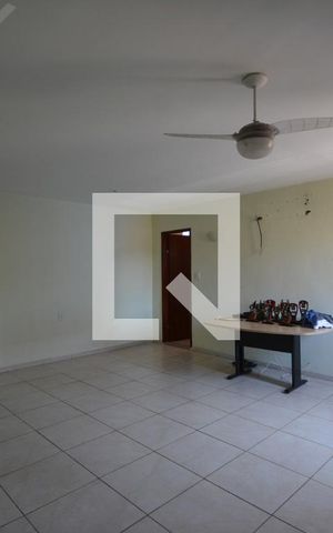 Casa de condomínio à venda com 300m², 5 quartos e 5 vagasSuite  2