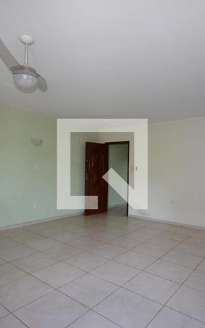 Casa de condomínio à venda com 300m², 5 quartos e 5 vagasSuite  2