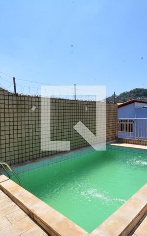 Casa de condomínio à venda com 300m², 5 quartos e 5 vagasPiscina