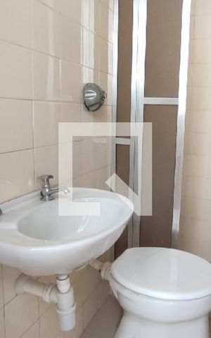 Apartamento à venda com 80m², 2 quartos e 1 vaga Apartamento à venda com 80m², 2 quartos e 1 vagaBanheiro de Serviço