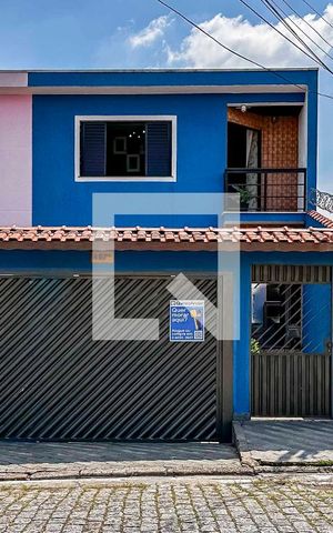 Casa à venda com 217m², 3 quartos e 5 vagas Casa à venda com 217m², 3 quartos e 5 vagasFachada