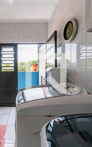 Casa à venda com 217m², 3 quartos e 5 vagas Casa à venda com 217m², 3 quartos e 5 vagasÁrea de Serviço