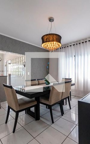 Casa à venda com 217m², 3 quartos e 5 vagas Casa à venda com 217m², 3 quartos e 5 vagasCopa