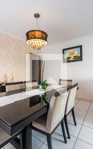Casa à venda com 217m², 3 quartos e 5 vagas Casa à venda com 217m², 3 quartos e 5 vagasCopa