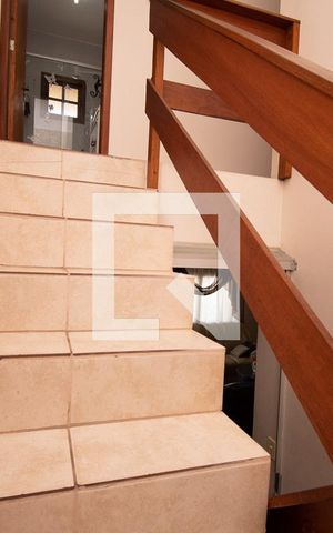 Casa à venda com 144m², 3 quartos e 5 vagas Casa à venda com 144m², 3 quartos e 5 vagasescada