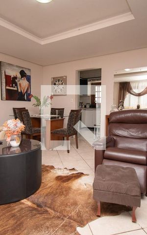 Casa à venda com 144m², 3 quartos e 5 vagas Casa à venda com 144m², 3 quartos e 5 vagassala