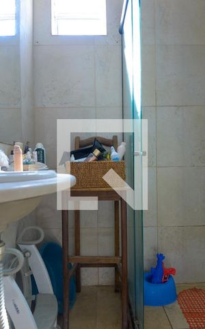 Casa à venda com 180m², 4 quartos e 4 vagas Casa à venda com 180m², 4 quartos e 4 vagasBanheiro 2