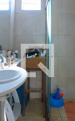 Casa à venda com 180m², 4 quartos e 4 vagas Casa à venda com 180m², 4 quartos e 4 vagasBanheiro 2