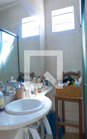 Casa à venda com 180m², 4 quartos e 4 vagas Casa à venda com 180m², 4 quartos e 4 vagasBanheiro 2