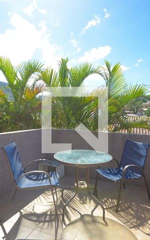 Casa à venda com 180m², 4 quartos e 4 vagas Casa à venda com 180m², 4 quartos e 4 vagasTerraço