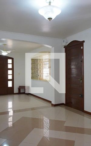 Casa à venda com 300m², 3 quartos e 4 vagasSala