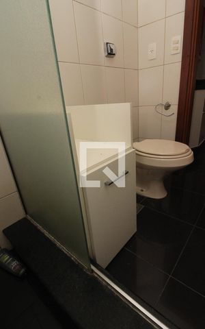 Casa para alugar com 483m², 4 quartos e 6 vagas Casa para alugar com 483m², 4 quartos e 6 vagasBanheiro Social