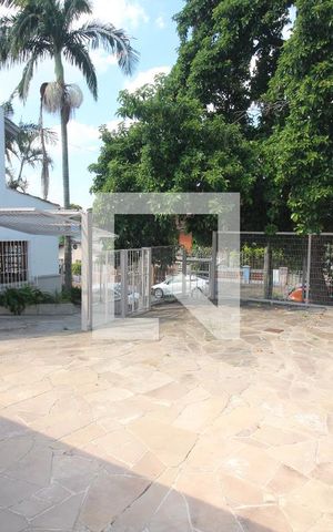 Casa para alugar com 483m², 4 quartos e 6 vagas Casa para alugar com 483m², 4 quartos e 6 vagasQuintal