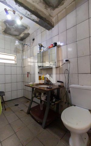 Casa à venda com 200m², 5 quartos e 1 vaga Casa à venda com 200m², 5 quartos e 1 vagaBanheiro da Suíte