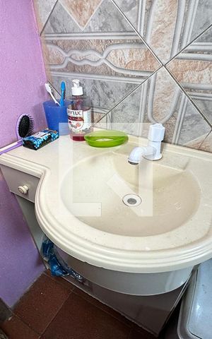 Casa à venda com 200m², 2 quartos e 1 vagaBanheiro 1