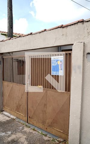 Casa para alugar com 70m², 2 quartos e 2 vagasFachada