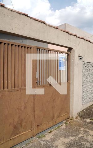 Casa para alugar com 70m², 2 quartos e 2 vagasFachada
