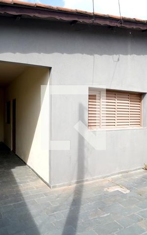 Casa para alugar com 70m², 2 quartos e 2 vagasÁrea Externa
