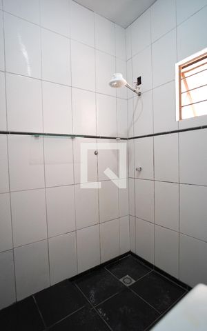 Casa para alugar com 70m², 2 quartos e 2 vagasBanheiro