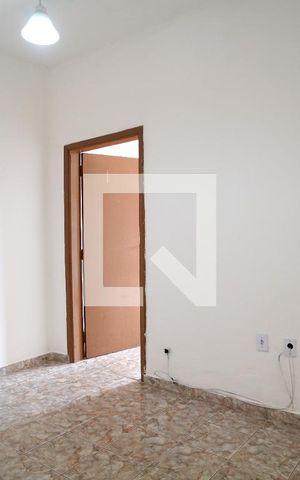 Casa para alugar com 70m², 2 quartos e 2 vagasSala