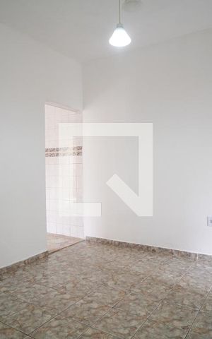 Casa para alugar com 70m², 2 quartos e 2 vagasSala
