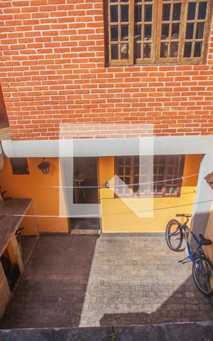 Casa para alugar com 150m², 2 quartos e 2 vagas Casa para alugar com 150m², 2 quartos e 2 vagasVista