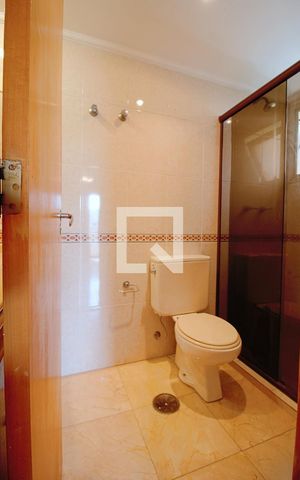 Apartamento à venda com 120m², 2 quartos e 3 vagas Apartamento à venda com 120m², 2 quartos e 3 vagasBanheiro da Suíte 1