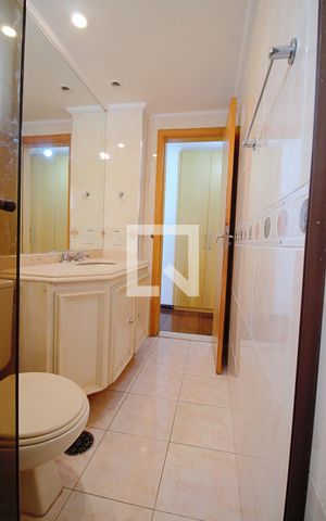 Apartamento à venda com 120m², 2 quartos e 3 vagas Apartamento à venda com 120m², 2 quartos e 3 vagasBanheiro