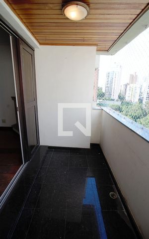 Apartamento à venda com 120m², 2 quartos e 3 vagas Apartamento à venda com 120m², 2 quartos e 3 vagasVaranda