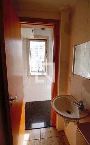 Apartamento à venda com 120m², 2 quartos e 3 vagas Apartamento à venda com 120m², 2 quartos e 3 vagasBanheiro de serviço