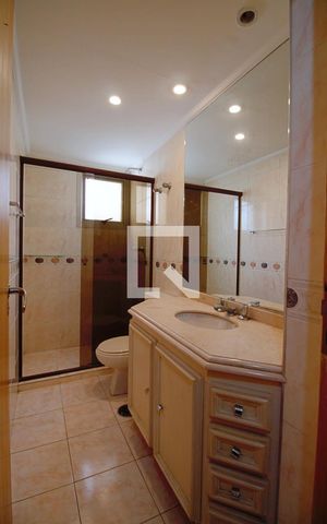 Apartamento à venda com 120m², 2 quartos e 3 vagas Apartamento à venda com 120m², 2 quartos e 3 vagasBanheiro