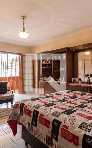 Casa à venda com 253m², 3 quartos e 2 vagas Casa à venda com 253m², 3 quartos e 2 vagasSuíte