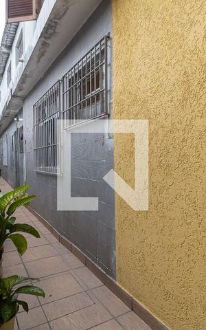 Casa à venda com 253m², 3 quartos e 2 vagas Casa à venda com 253m², 3 quartos e 2 vagasCorredor Lateral