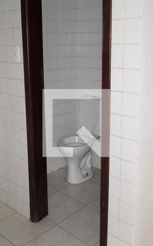 Casa para alugar com 810m², 12 quartos e 4 vagasBanheiro social 
