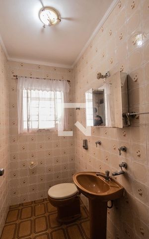 Casa à venda com 300m², 4 quartos e 2 vagas Casa à venda com 300m², 4 quartos e 2 vagasLavabo