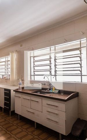Casa à venda com 300m², 4 quartos e 2 vagas Casa à venda com 300m², 4 quartos e 2 vagasCozinha